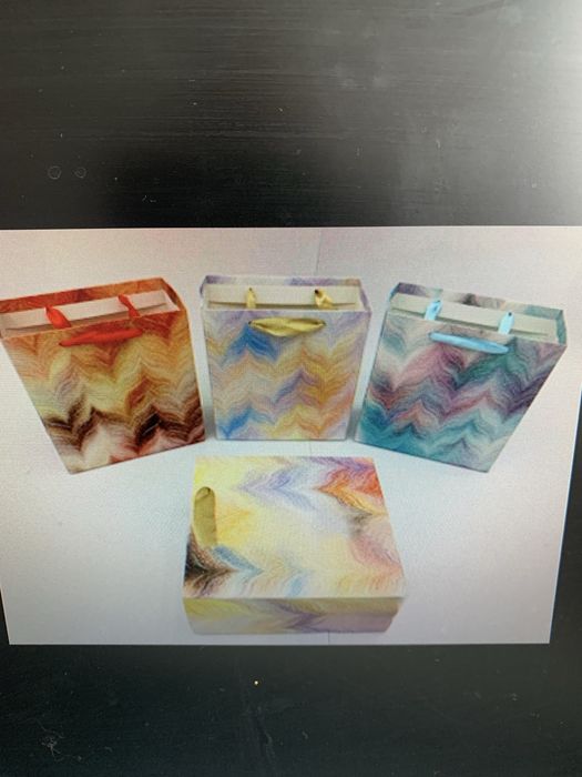 Бумажные разные картонные