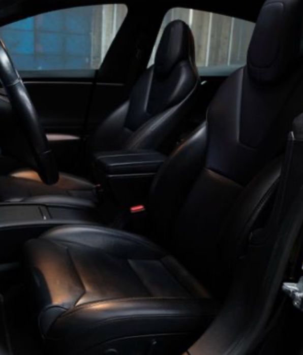 Tesla Model S 2018 Carregamentos Gratis