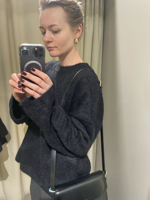 Пухнастий чорний светр coosh os