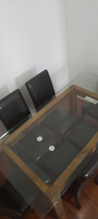 Mesa de Vidro com 6 Cadeiras