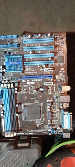 Продам комплектуючі до пк Відіо карти, плати ,процесори, блоки живленн