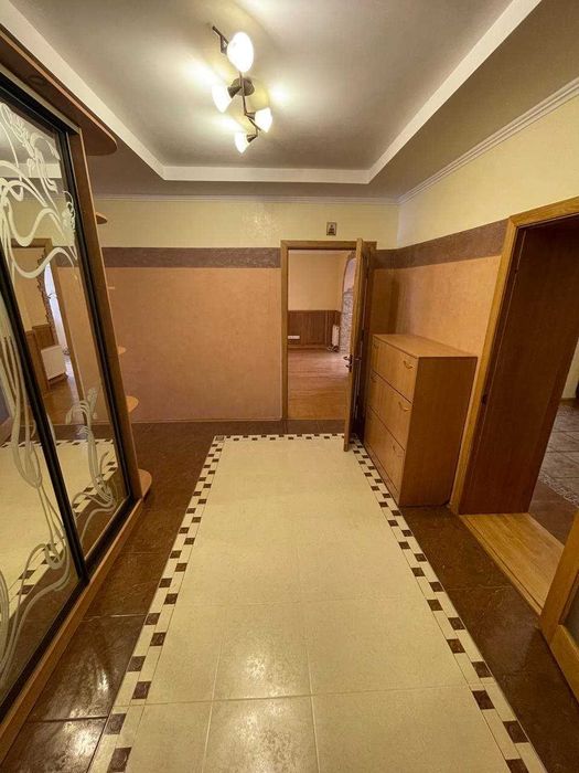 Дворівнева квартира в центрі міста! Можлива розстрочка!