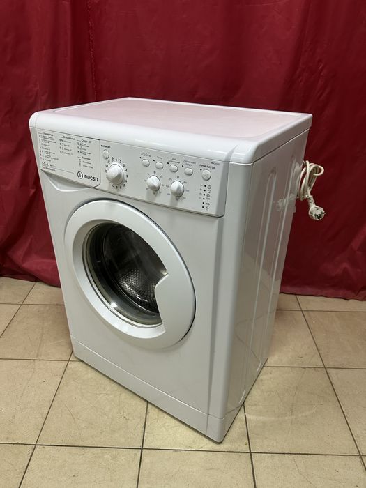 Стиральная машина Indesit IWSC 61051
