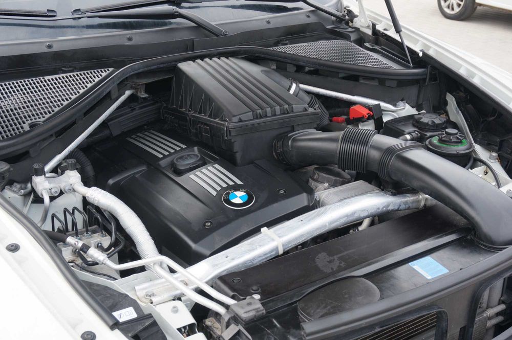 BMW X5 E70 3.0si AT