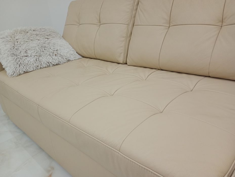 Narożnik skórzany funkcja spania  z pufami