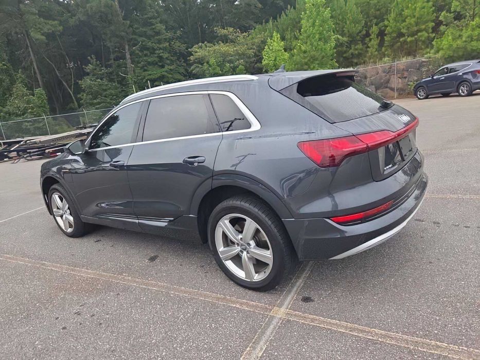 Audi E-Tron      2019
