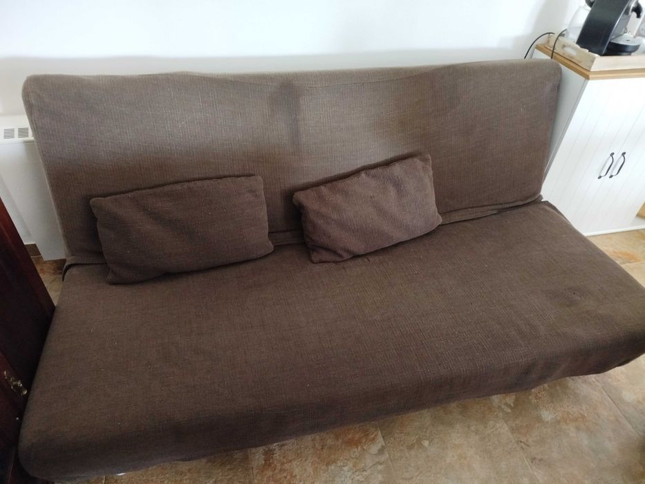 Sofá do IKEA usado em bom estado, que faz sofá cama se necessário
