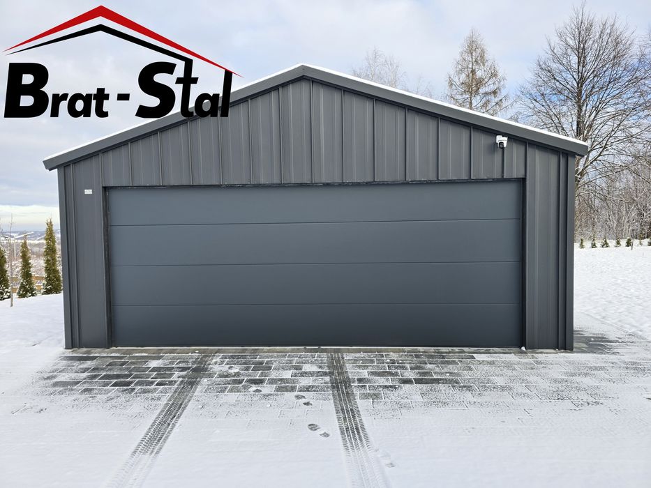 Garaż na rąbek. Garaż drewnopodobny. Garaz z bramą segmentową.