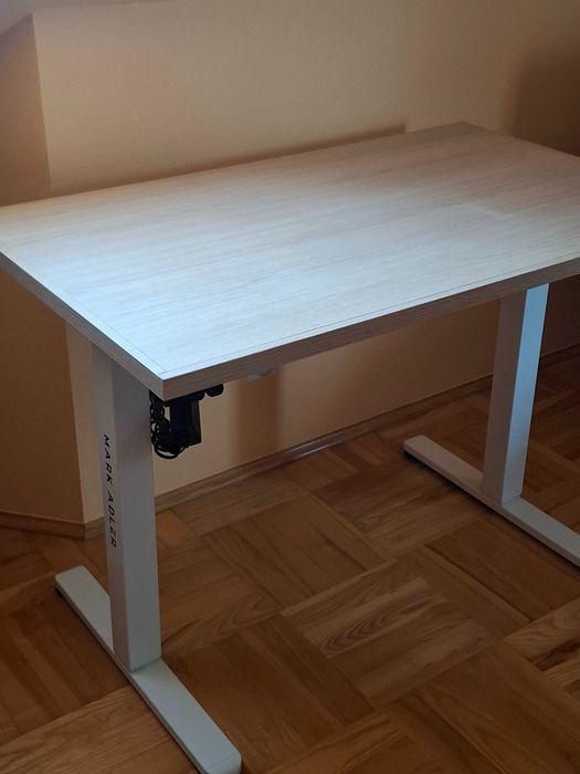 Biurko elektryczne z regulowaną wysokością
