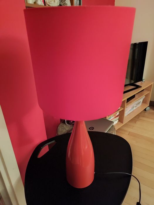 Candeeiro vermelho para sala