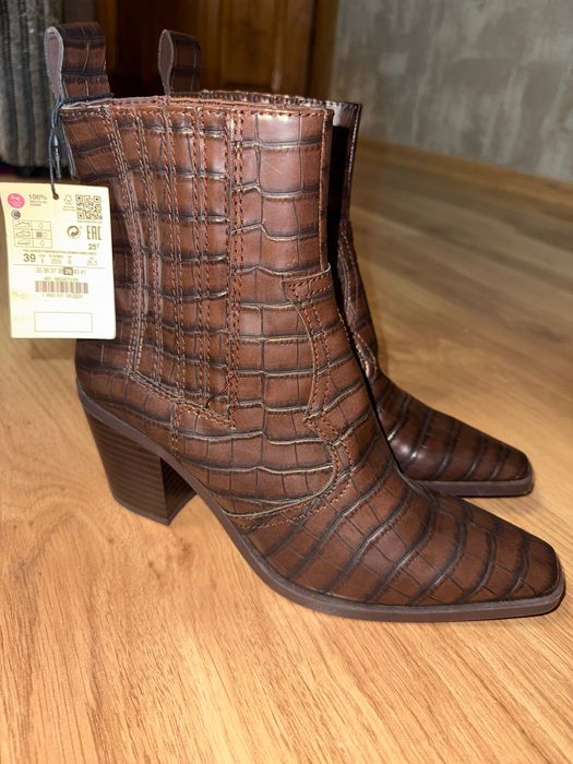 Козаки черевики ботинки Stradivarius