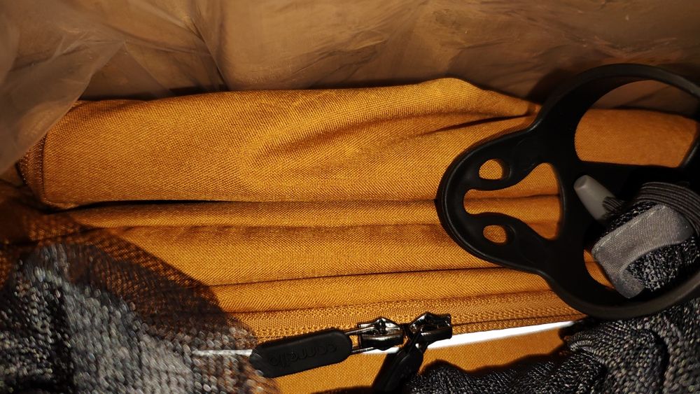 Carrello Bravo оранжевого кольору на надувних колесах. Нова