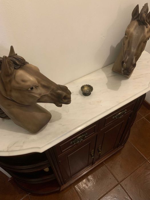 Armário de madeira com tampo mármore - 1,21x0,80m