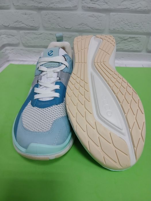 Кросівки жіночі ECCO Biom