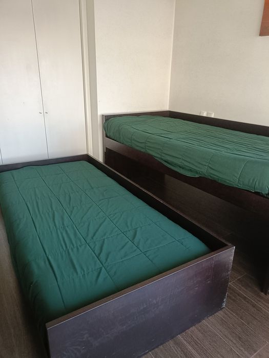 Duas camas de solteiro