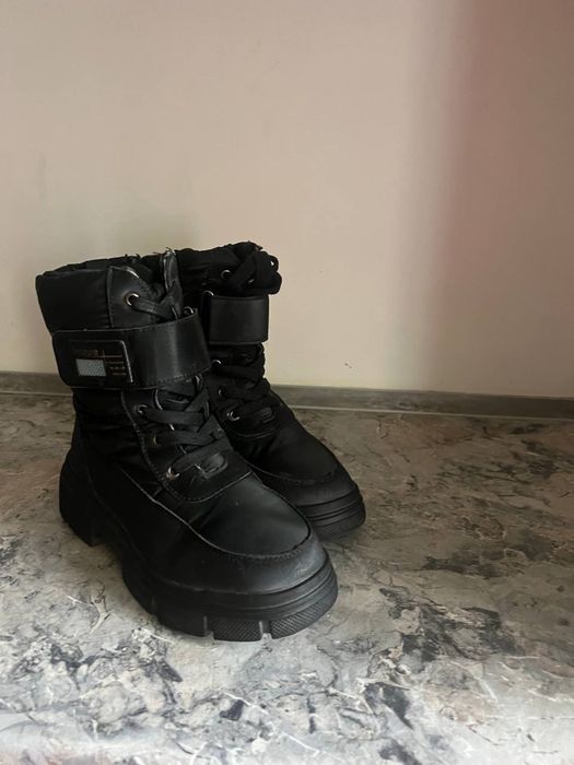 Розпродаж, зимиві черевики, чоботи.