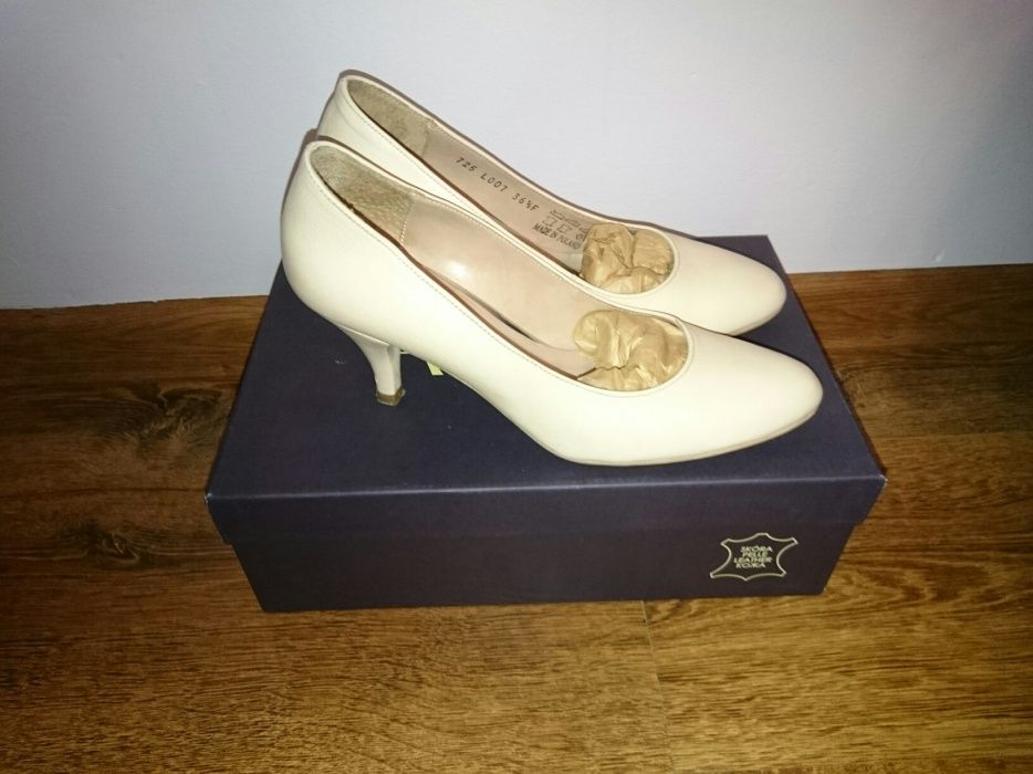 Buty/szpilki/pantofle kremowe Ryłko, roz. 36,5