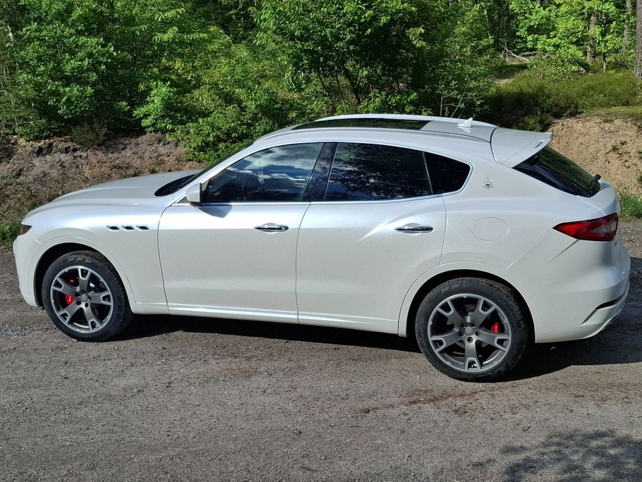 Auto do wynajęcia, do ślubu, Maserati Levante - biała perła, Mercedes coupe