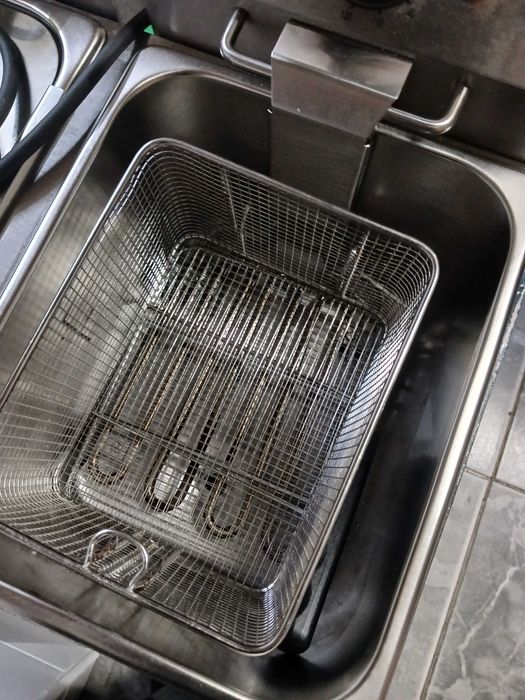 Fritadeira eletrica 8lt+8lt , com 11 dias de utilização