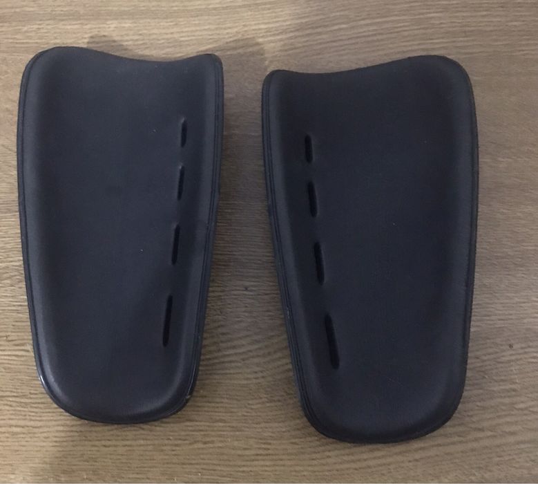 Caneleiras novas, em excelente estado.