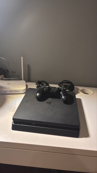 Playstation 4 com um comando incluido