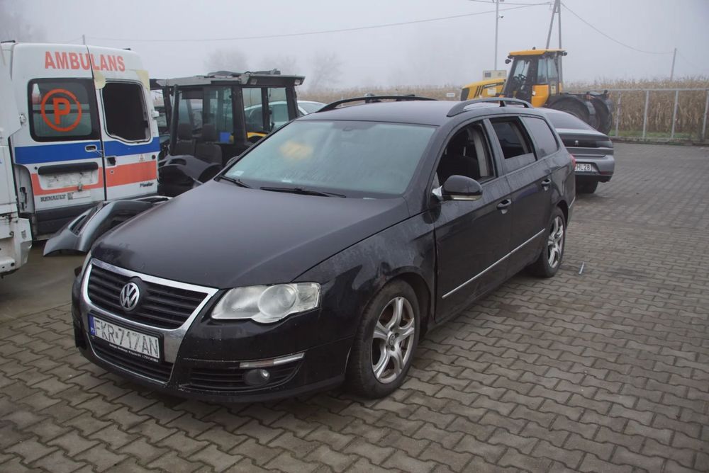 Auto na części - Volkswagen Passat B6 Lift 1.6 TDI 105 KM CAYC MDM L041 2010R Silnik Skrzynia Drzwi Maska Zderzak Błotnik Klapa Lampa Lusterko Klamka Deska Kokpit Sterownik Moduł Czujnik Licznik Kierownica Panel Wyświetlacz