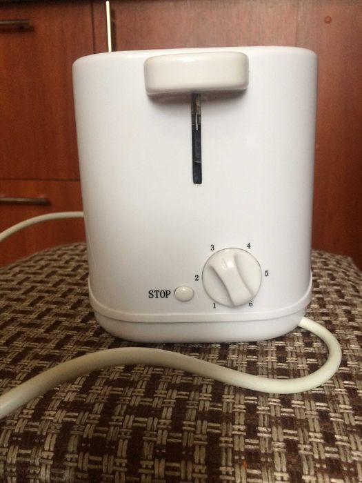 Тостер Grunhelm GWD008