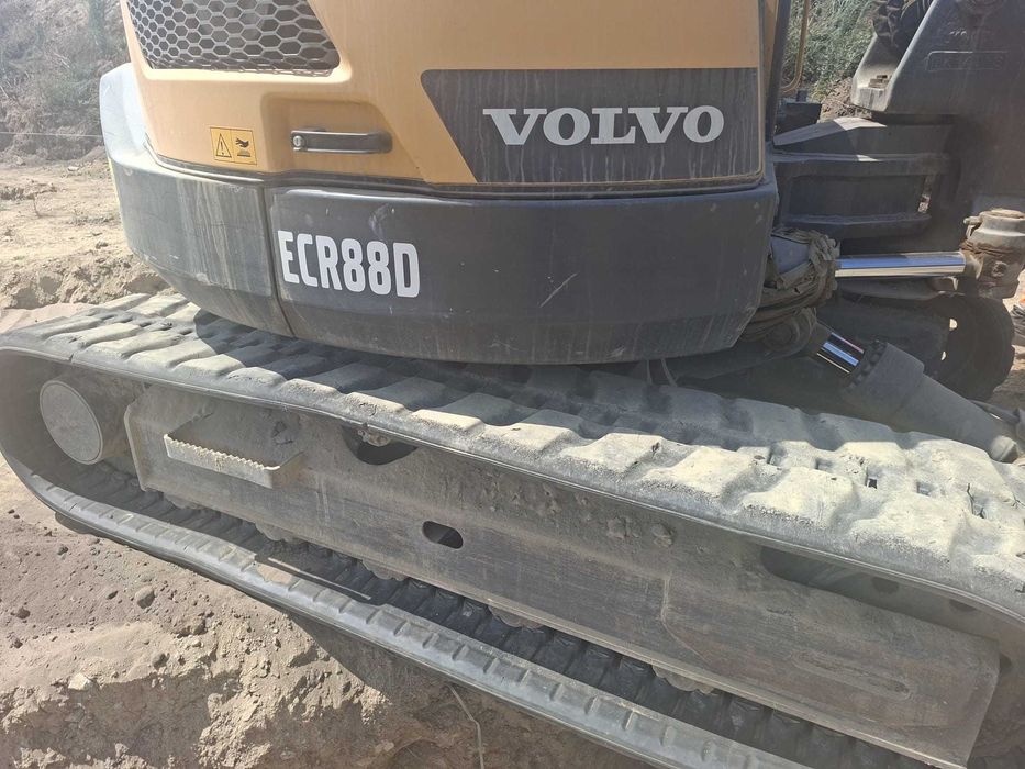 MÁQUINA DE RASTOS VOLVO ECR88D