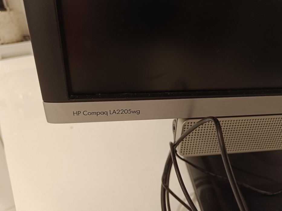 HP Compaq LA2205wg