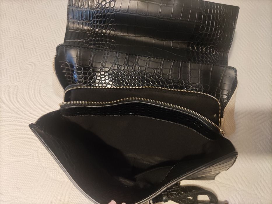 Mala preta Parfois muito espaçosa