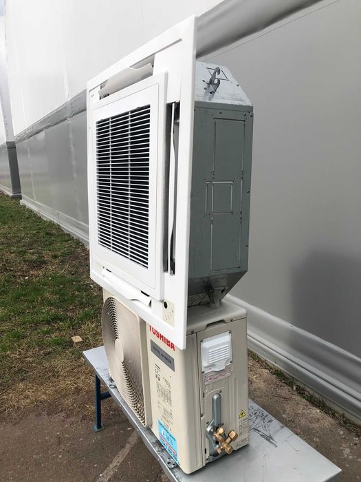 Кондиционер инвертор кассетный TOSHIBA RAV-SM804UTP-E б/у до 80 м2