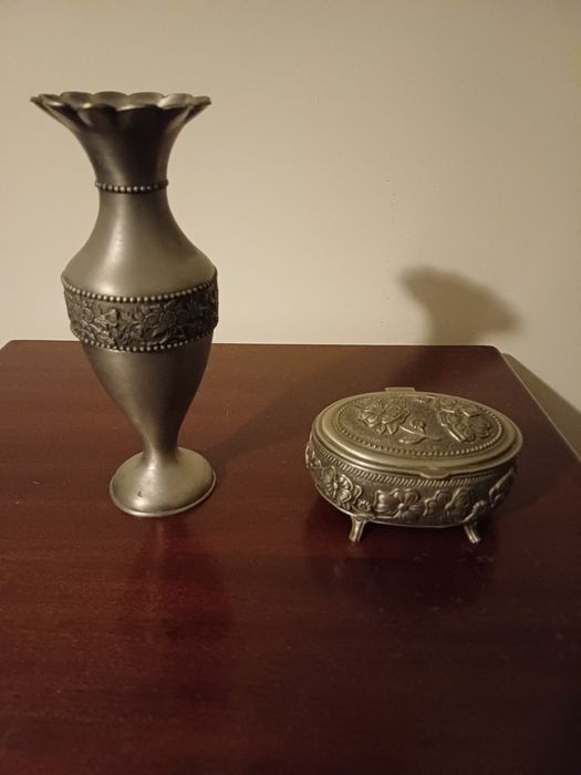 Jarra e guarda joias em estanho