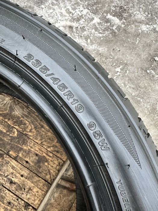 Шини 235 45 19 95W Bridgestone Potenza S001 пара