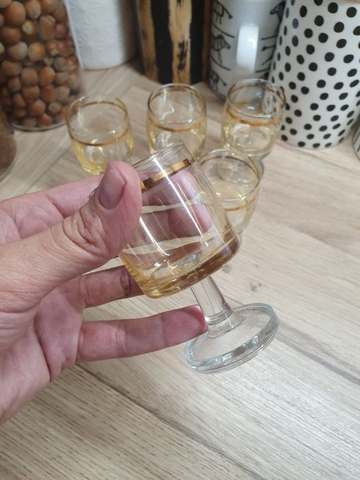 Stare kieliszki do wódki PRL złota obwodka 5 szt