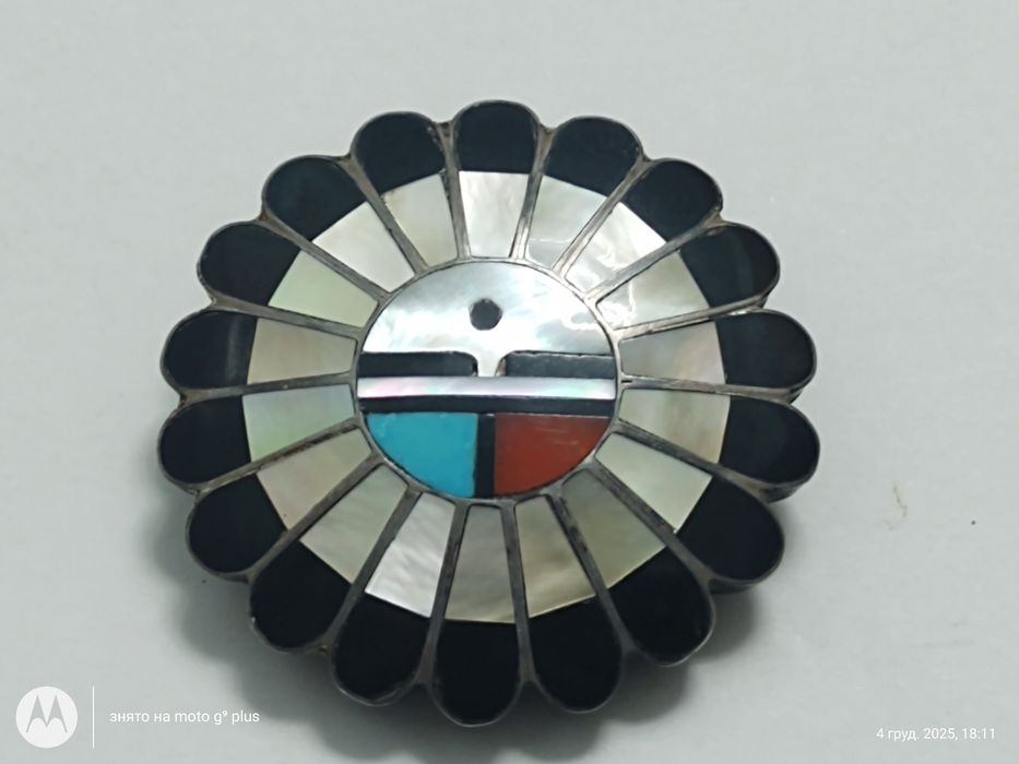 Брошка Zuni Sunface