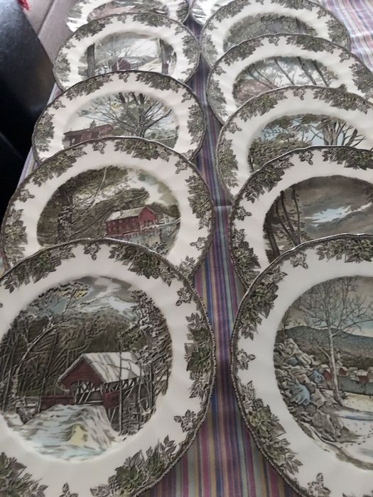 Coleção de 12 pratos de estação do ano com autencicidade de selo