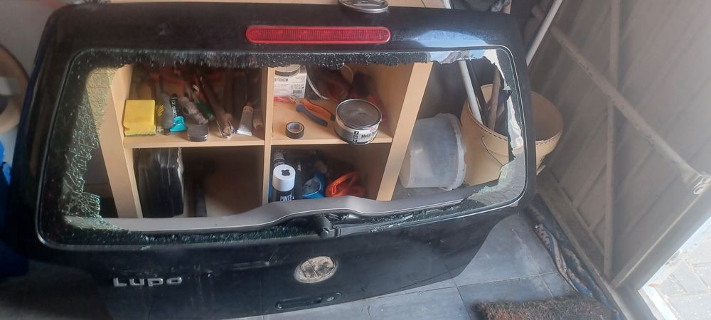 Vendo porta de mala de wolkswagen lupo
