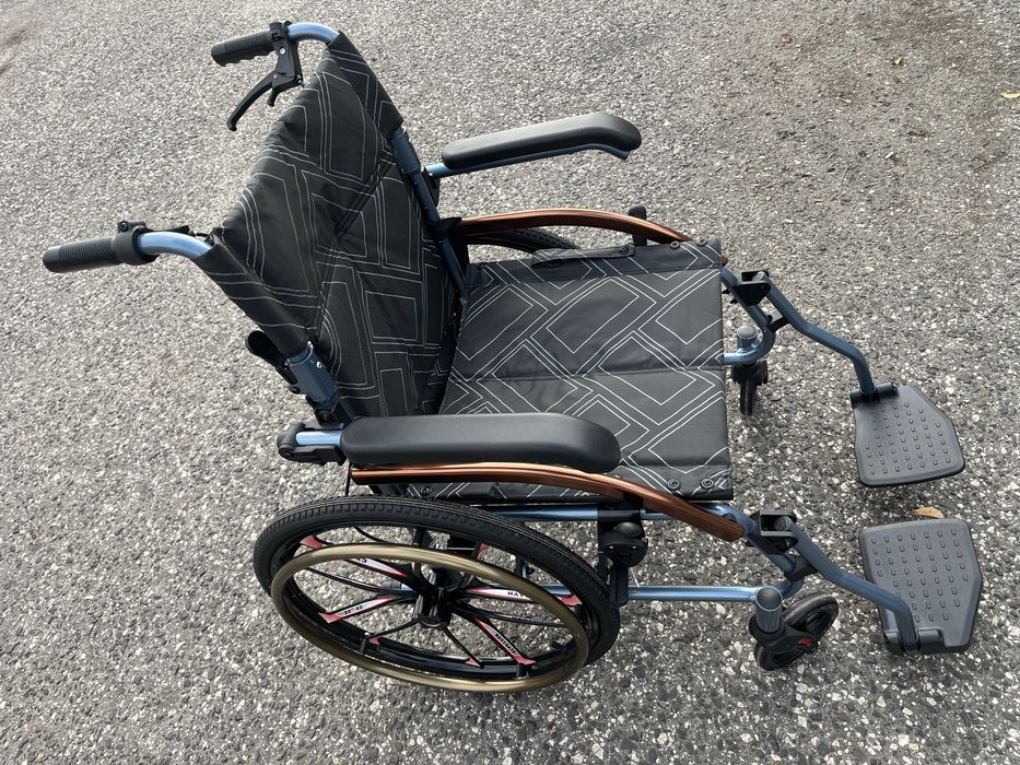 Wózek inwalidzki ręczny, lekki składany, jak nowy