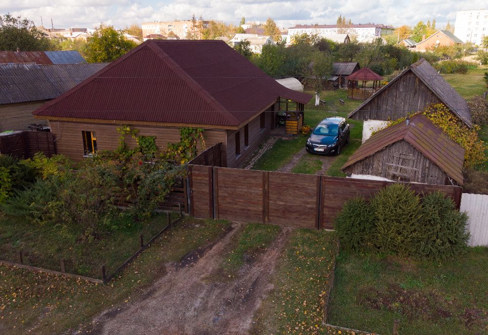 Будинок в центрі міста з ділянкою на 2 вулиці та виходом на пляж