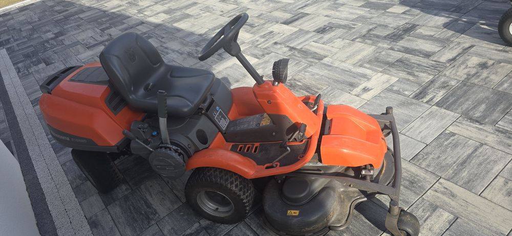 Traktorek kosiarka Husqvarna R18 4x4  Briggs 103cm