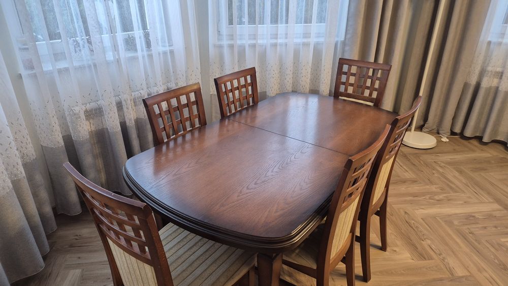 Stół drewniany rozkładany z krzesłami