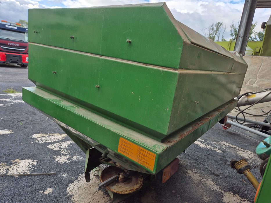 Rozsiewacz nawozu Amazone zam zau podwójna nadstawka hydraulika