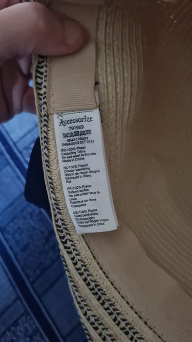 Słomkowy kapelusz damski z kokardką