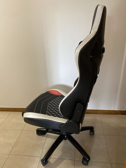Cadeira Gaming Ergonómica NobleChairs