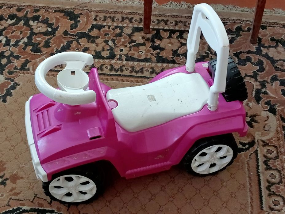 Машинка детская толокар.