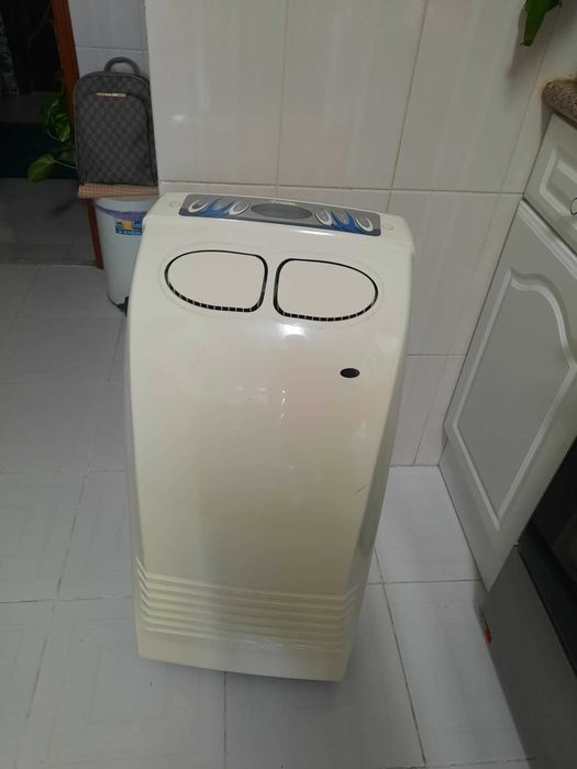 Vendo Ar Condicionado Portátil da marca Troia, modelo KYD-25/NC-E, em excelente estado de conservação e a funcionar a 100%.