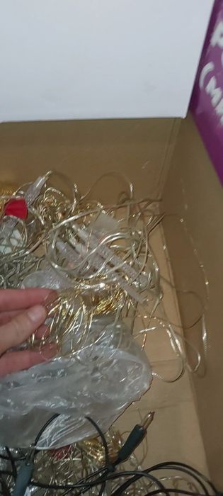 продам коробку с гирляндами( разными) есть обзор на youtube