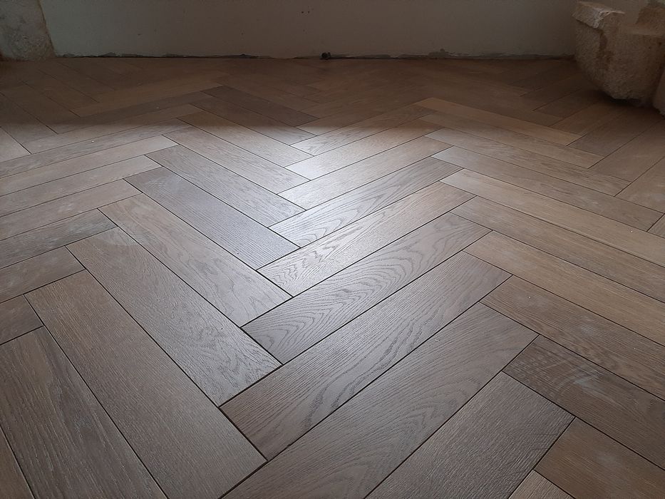 Aplicamos chao flutuante e pavimentos de madeira