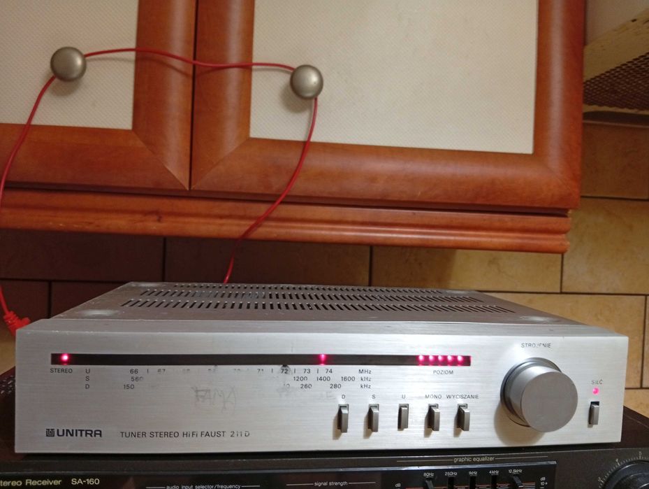 Tuner stereo HiFi UNITRA Diora Faust 211D przestrojony, sprawny.