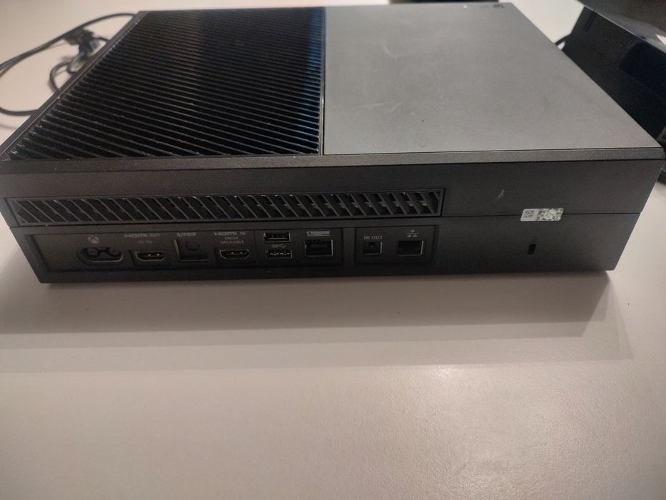 Witam sprzedam xbox one x 1tb